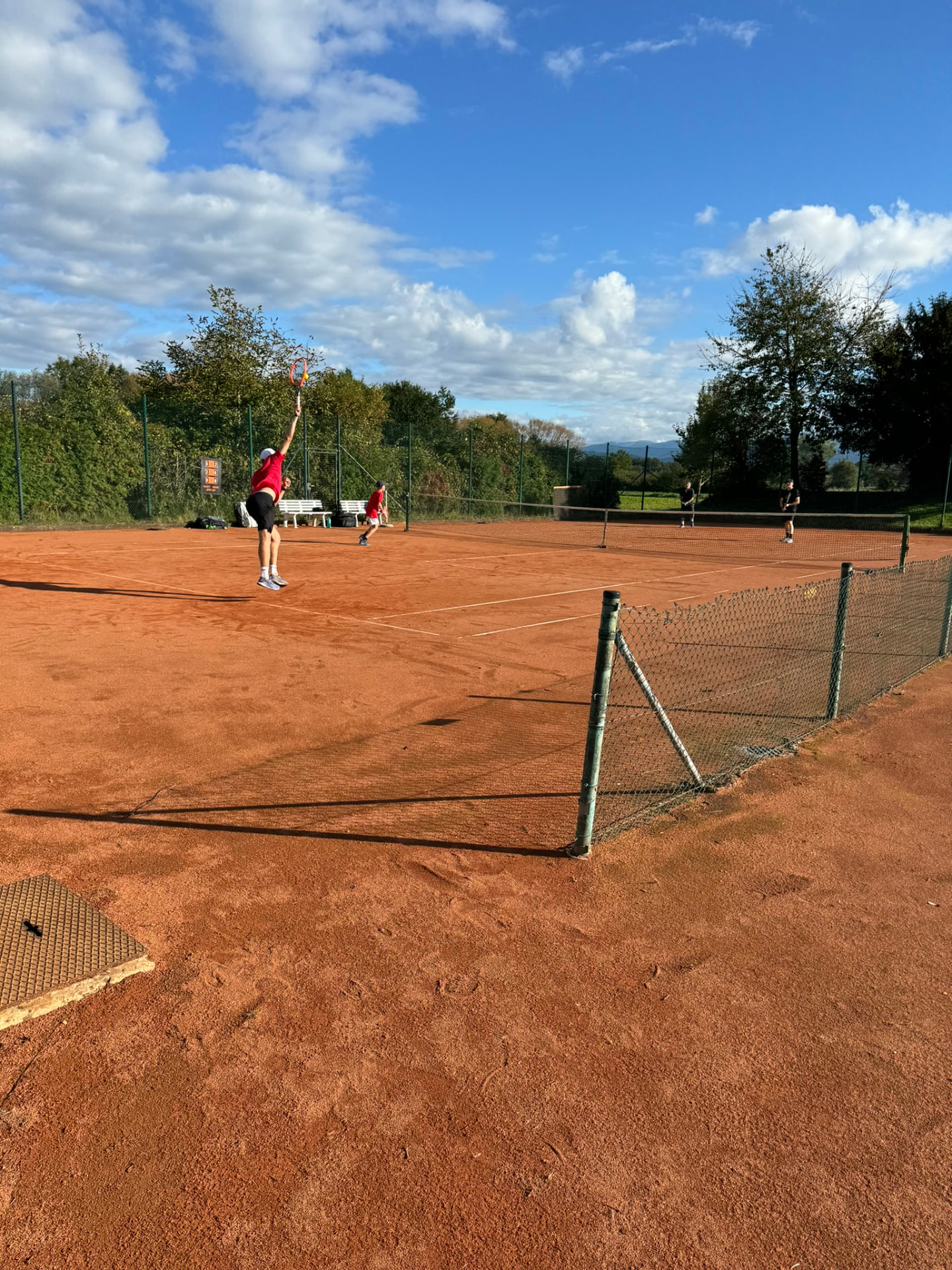 Doppelturnier TC March 2024 – Aufschlag im Match